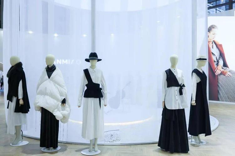 本届展会上出现众多中国女装商业版图中佼佼者的身影,影儿,marisfrolg